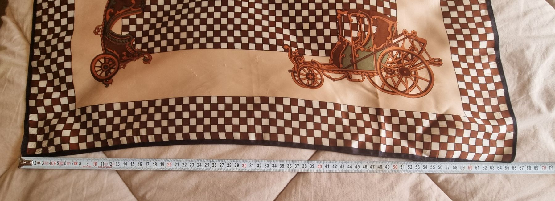 Foulards, Tücher & Schals: Foulard carré fenme – Gebraucht aus Borex von mab_28bf 1