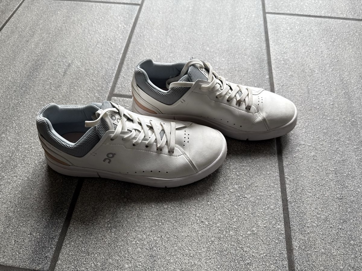 On Scarpe da donna: ON - The Roger Advantage Damen Sneaker, Grösse 40,5. – Usato da Bassersdorf venduto da Buy_interest 2