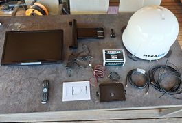 Megasat Portable 3 Komplettset +  Fernseher und Wandhalteru
