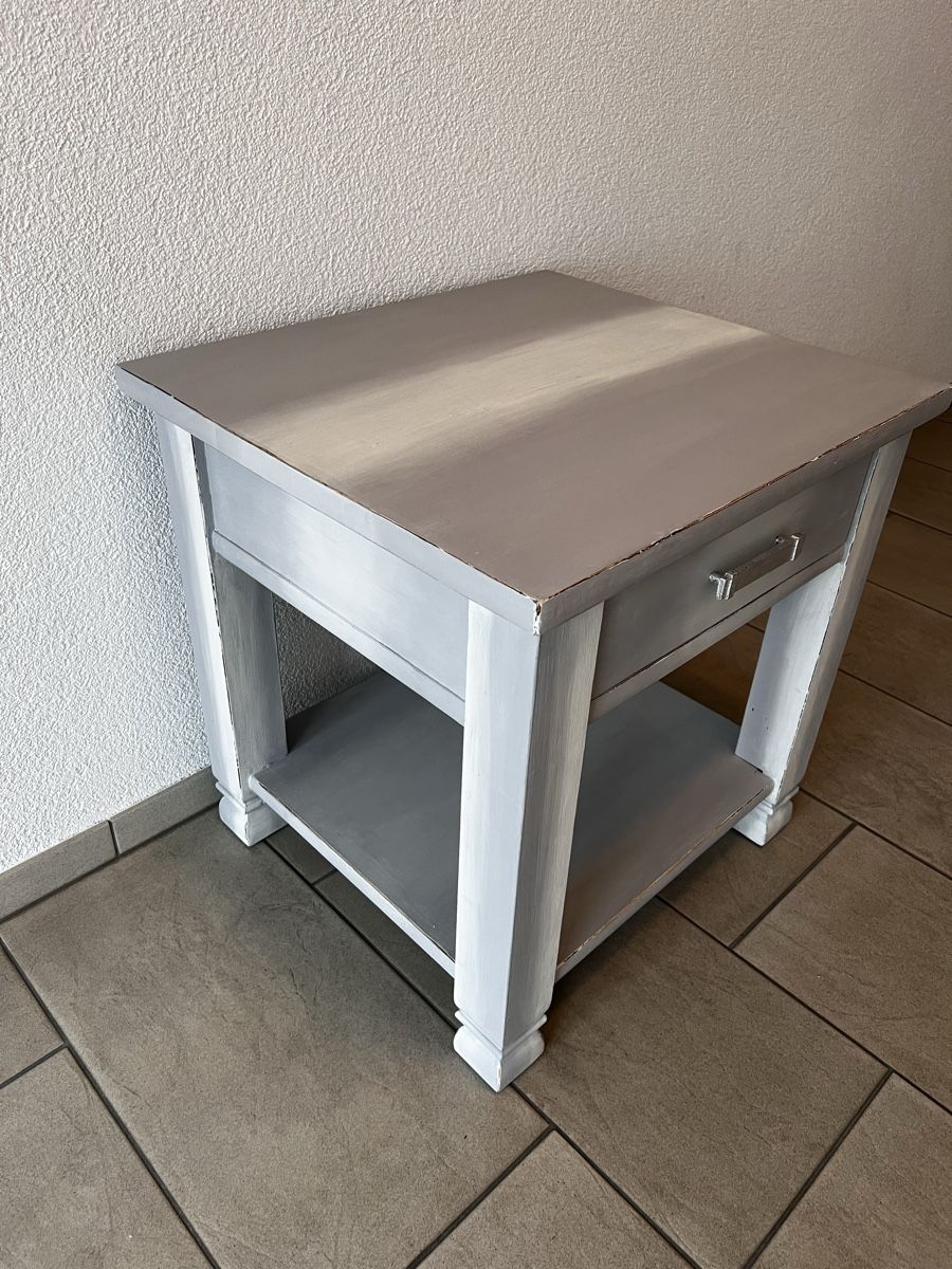 Tische: Beistelltisch mit Schublade, Old Look, Grau – Gebraucht aus Flurlingen von MIPILG 2
