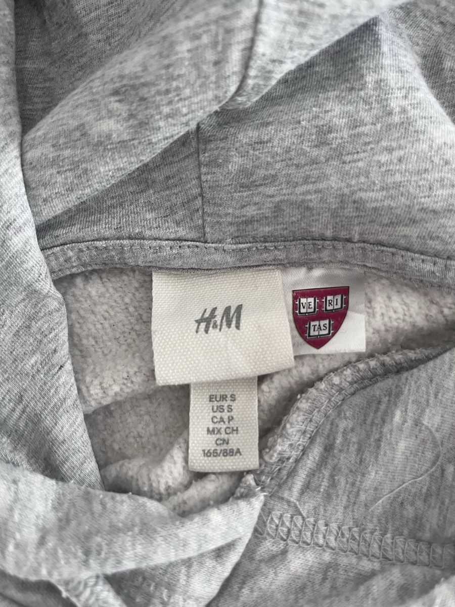 H&M Pullover & Sweatshirts: Kapuzenpullover H&M Harvard grau Grösse S gebraucht – Gebraucht aus Muttenz von Uppi8 1