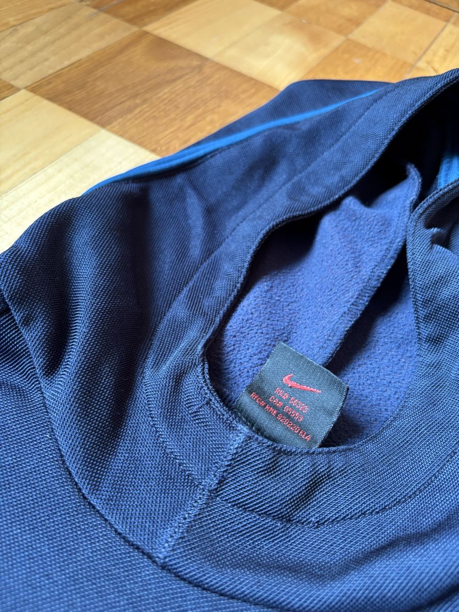 Nike Maglioni & Felpe: Vintage Navy Nike Hoodie – Usato da Bern venduto da Lelixino 2