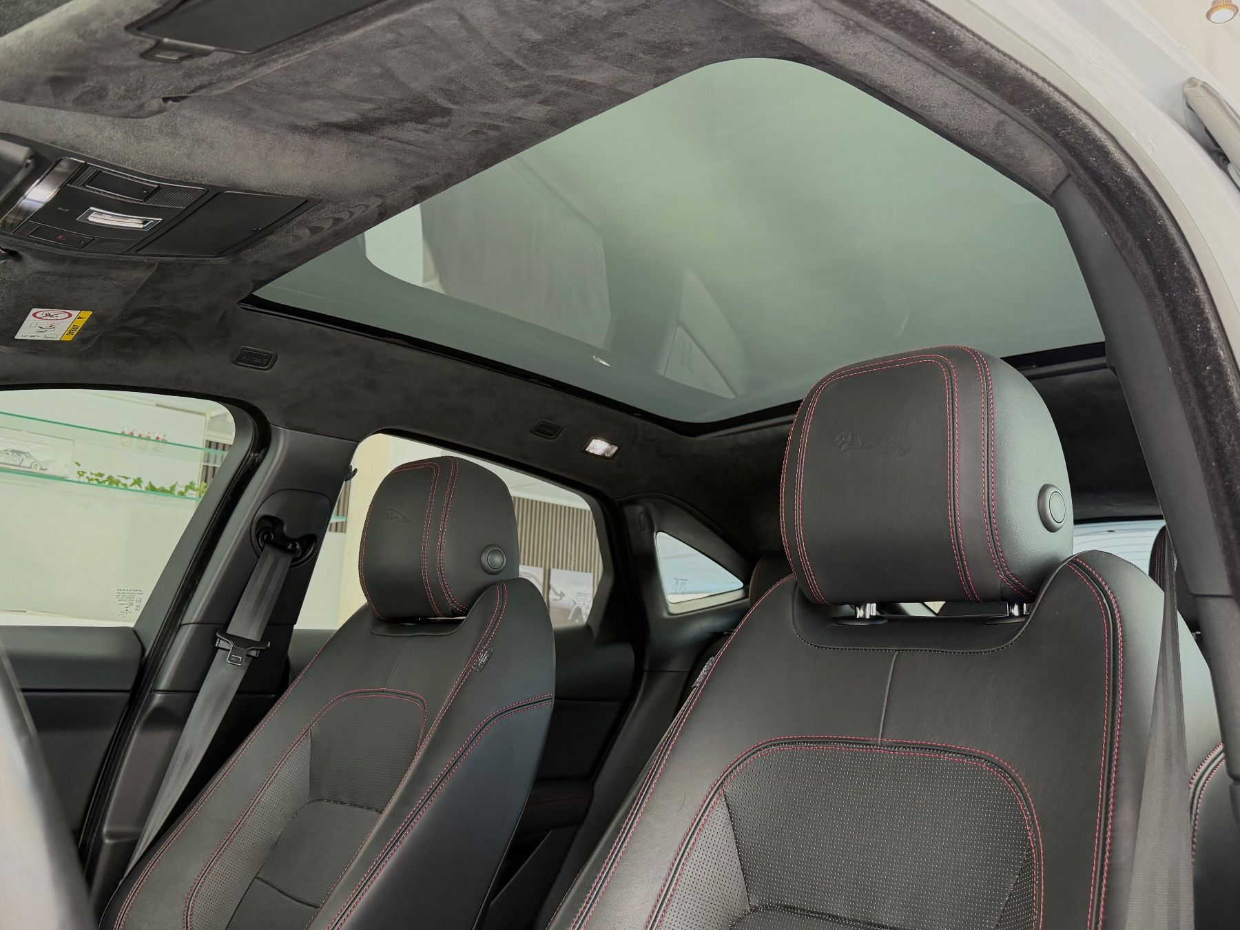 Jaguar Autos: JAGUAR E-Pace 2.0 P250 First Edition R-Dynamic SE AWD – Gebraucht aus Winznau von Autoart-Winznau 6