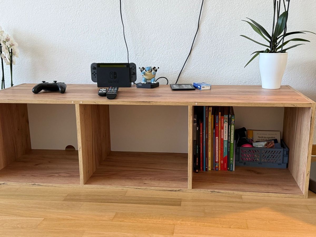 Commodes: Möbel / Sideboard Holzoptik mit 3 Fächern – D'occasion à Wettingen par Musterboxen 1