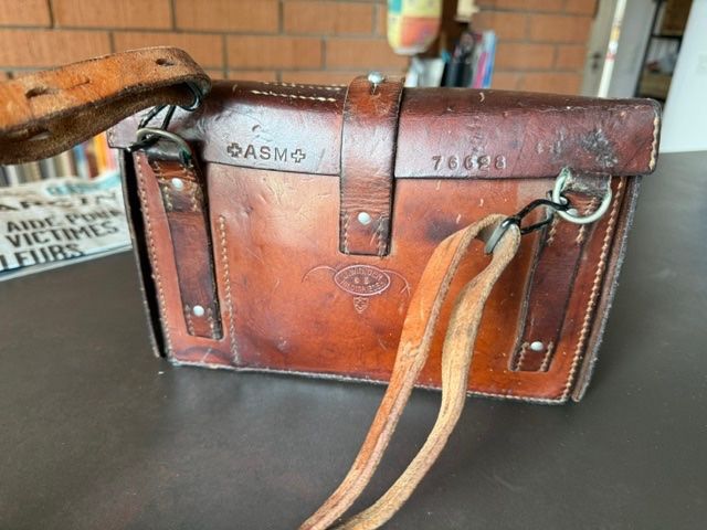 Schweizer Armee Taschen: Sacoche sanitaire militaire pour collectionneur – Gebraucht aus Enges von cordec 2