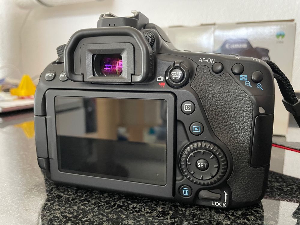 Canon EOS 80D Body mit 2 Akkus | Kaufen auf Ricardo