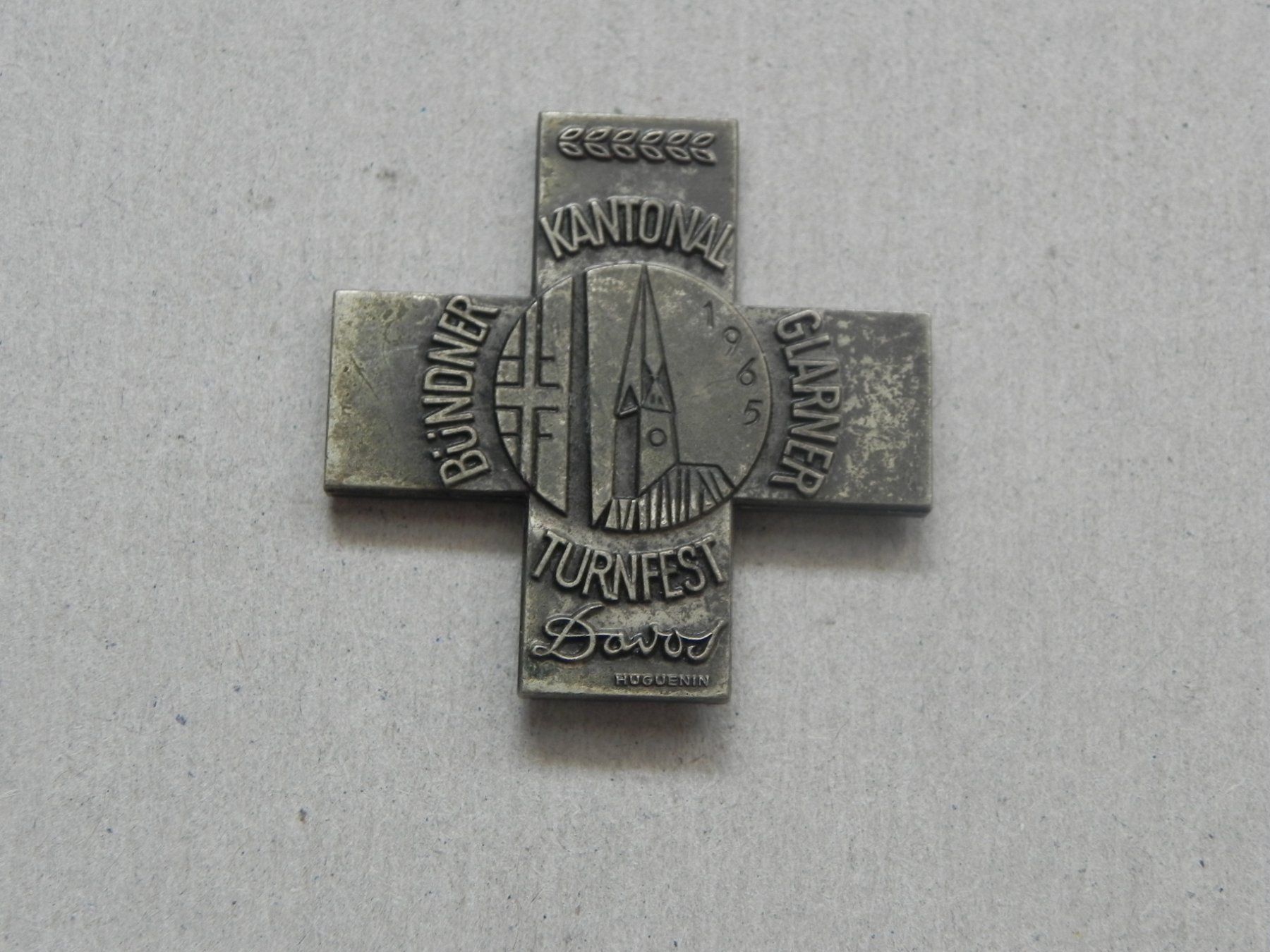 Plaquettes & Badges: Abzeichen Brosche Medaille Davos Graubünden GR 1965 – D'occasion à Siebnen par krimsie