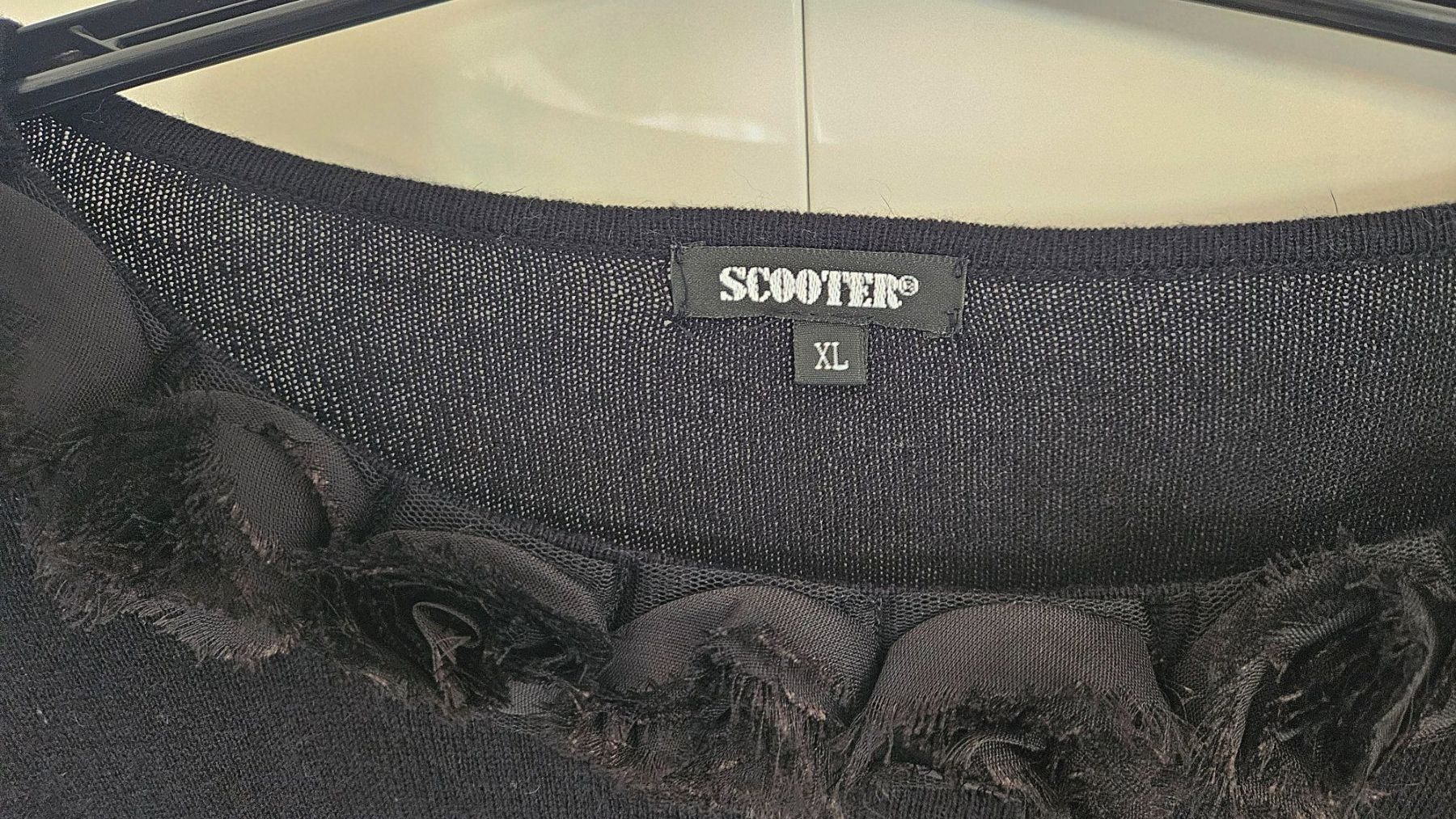 Maglioni & Felpe: Schwarzer Damenpullover mit Rosen Gr. XL Scooter – Usato da Gossau ZH venduto da fashiontwo 4