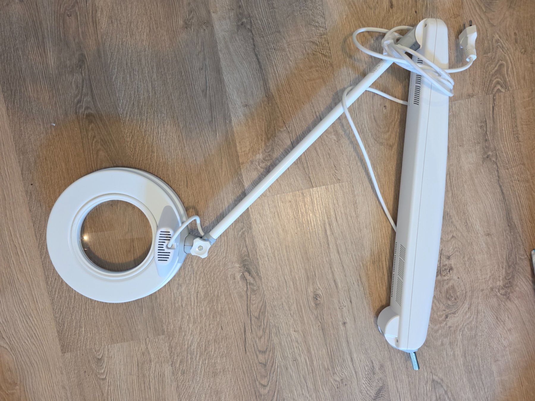 Altro per Ottica: AFMA Lupenleuchte LED 3 Dioptrien weiss – Usato da Birsfelden venduto da Fuerte0106 1