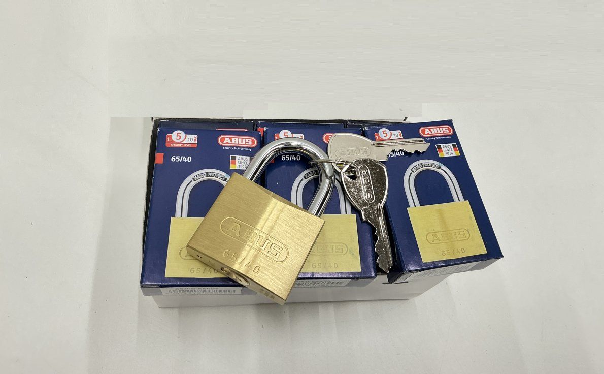 Abus Lucchetti: 4 cadenas Abus – Usato da Russy venduto da Guenefle