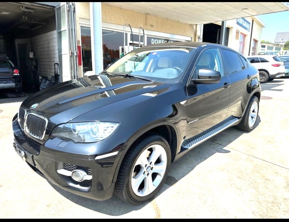 BMW X6 xDrive 30d Steptronic / 8-fach bereift mit Felgen