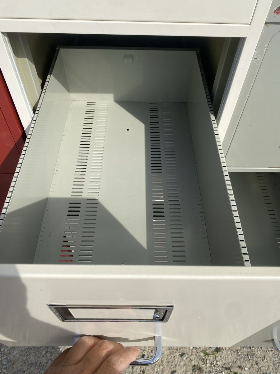 Lista Armoires: Lista Schrank Metall  – D'occasion à Effretikon par Metiiiii 2