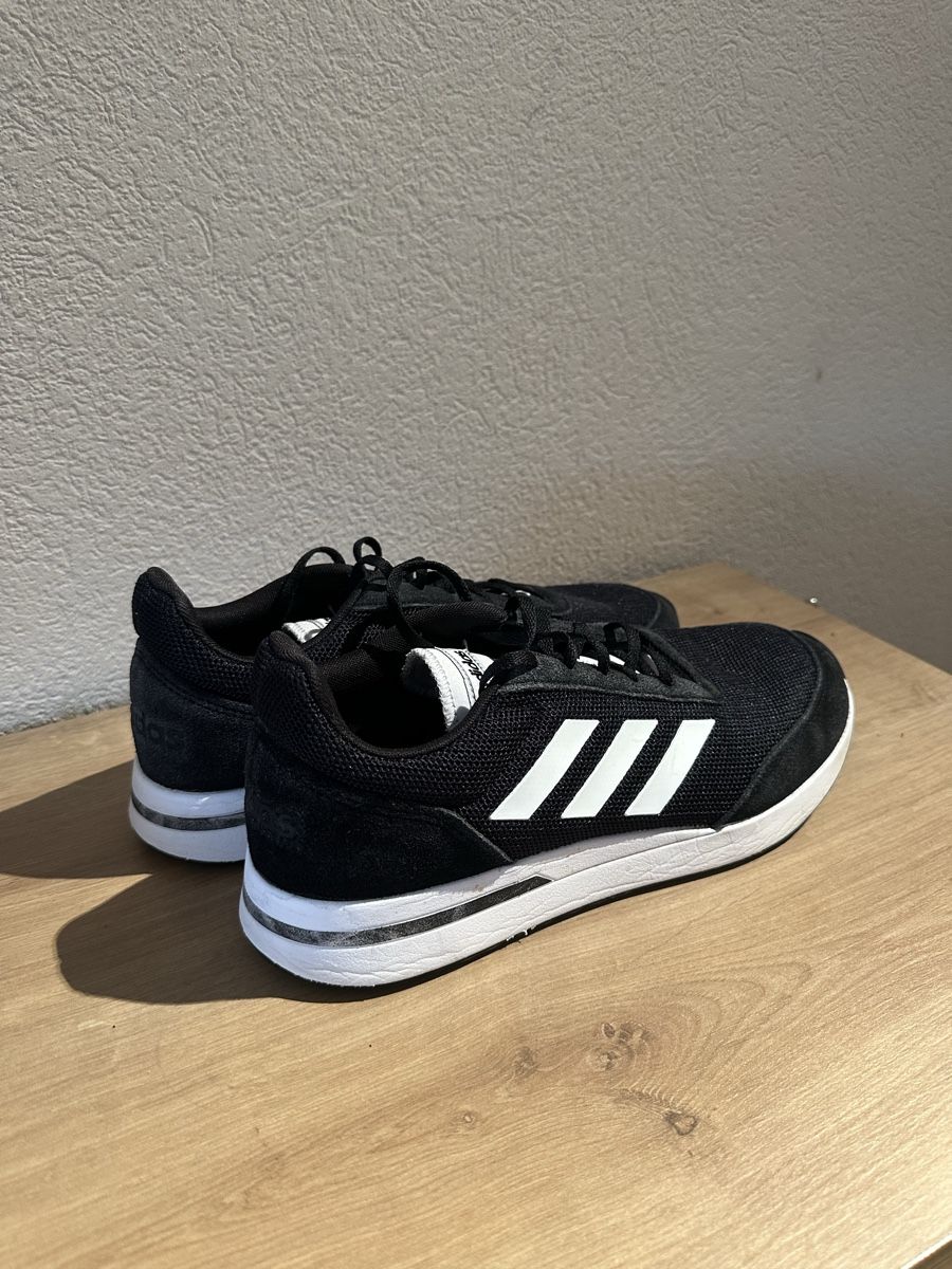 Adidas Herrenschuhe: Adidas Sneaker – Grösse 44 – Gebraucht aus Wildegg von dmy_8j9x 2