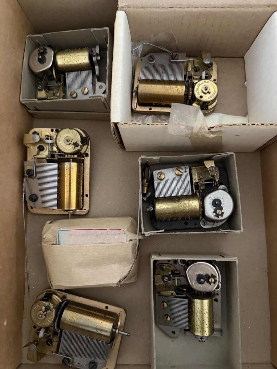 Strumenti musicali: Schweizer Musikuhrenwerke – Nuovo (secondo la descrizione) da Gipf-Oberfrick venduto da tan_z5qw 8