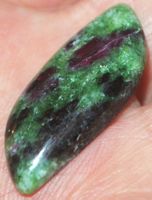 Cabochon L-1837 – Rubin Zoisit 32x12mm
