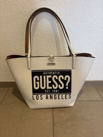 Guess Tasche weiss mit Logo und Pochette neu