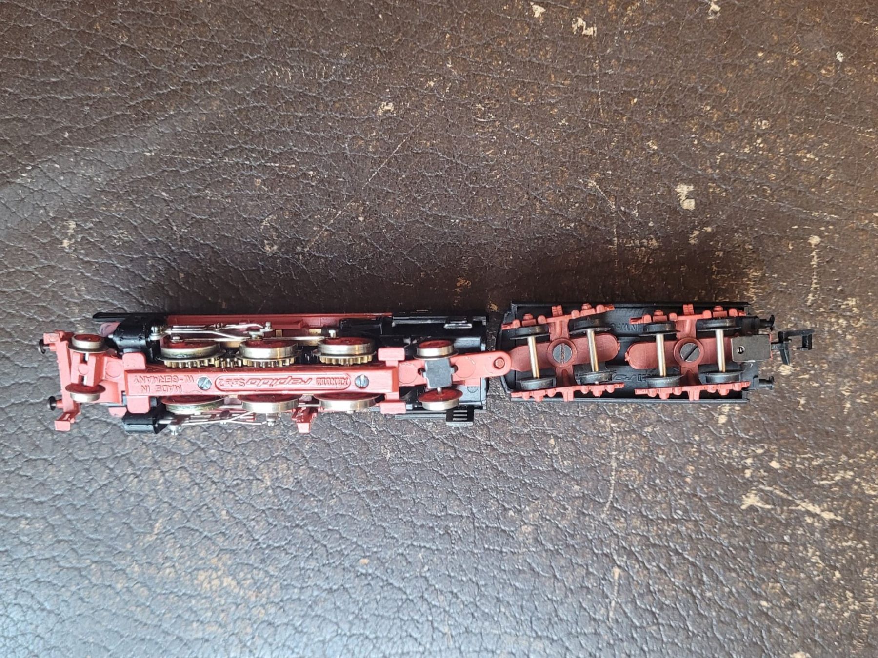 Arnold Modellini di ferrovie: Arnold 2231 Dampflok BR23 040-9, N – Usato da Perlen venduto da AhvidEvG 2