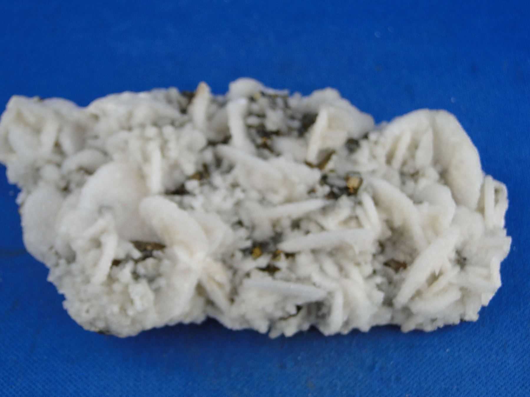 Minerali & Pietre curative: Quartz psm Baryt mit Chalkopyrit – Usato da Schinznach Bad venduto da Demerald 4