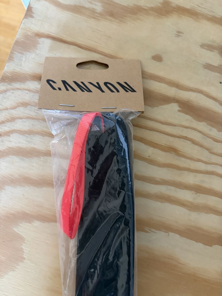 Canyon Borse: Canyon LOAD Gravel Tool Pack Integrated tool bag – Nuovo e nell'imballaggio originale da Zürich venduto da JAGD-bikes 1