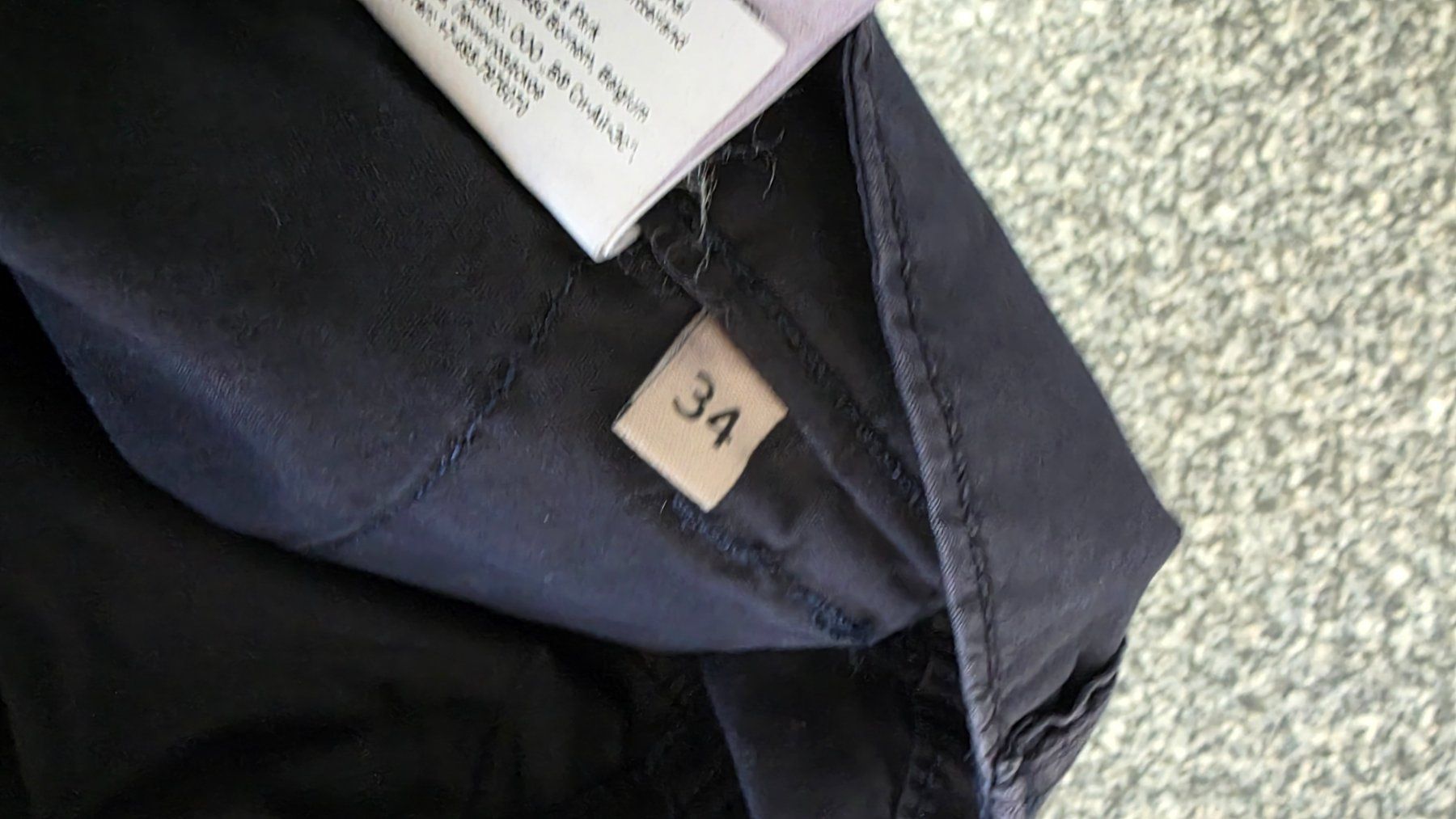 Napapijri Pantaloni: Shorts – Usato da Dübendorf venduto da Jolenia 3