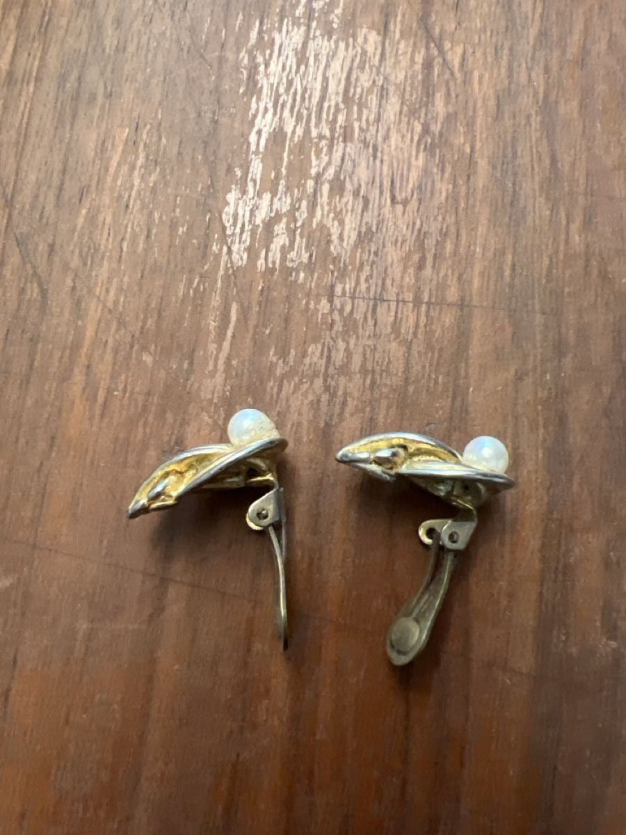 Ohrringe & -stecker: Goldene Ohrclips mit Perle, Vintage – Gebraucht aus Basel von oppo99 1