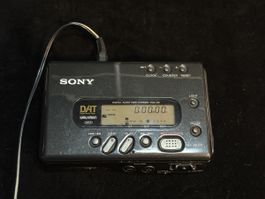 SONY TCD-D8 DAT Walkman Recorder
