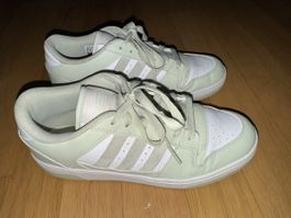 Adidas Schuhe, hellem Grün, Grösse 39 1/2