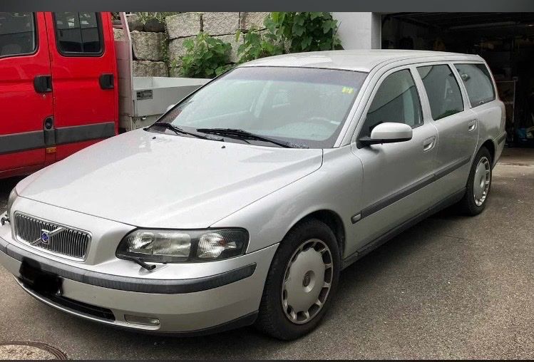 Volvo V 70 2.4 ab Platz