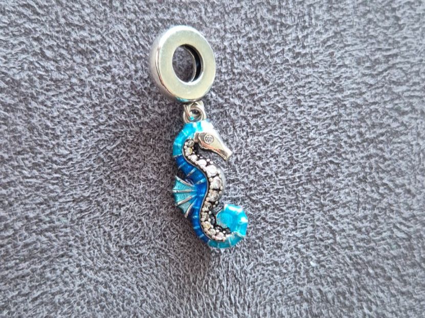 Ciondoli: Silber Charm Seepferd +Garantie – Nuovo (secondo la descrizione) da Rotkreuz venduto da Carbone_Bijou-Shop