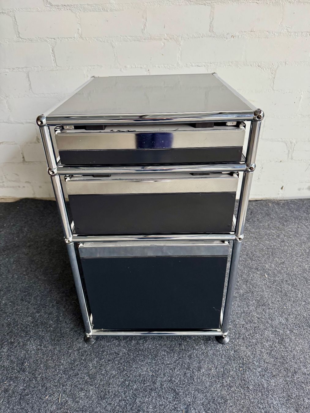 USM Korpus: USM Haller Korpus – Gebraucht aus Liestal von Design_Wardrobe 2