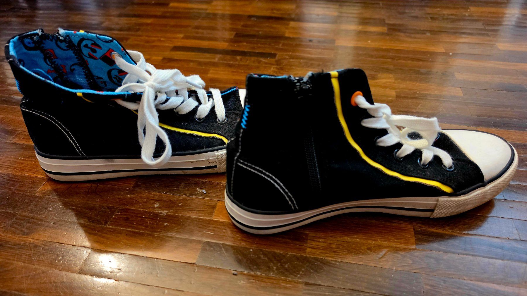 Schuhe für Jungen: schwarze Turnschuhe mit Musikfutter Gr. 35 – Gebraucht aus Zürich von Londonista 3