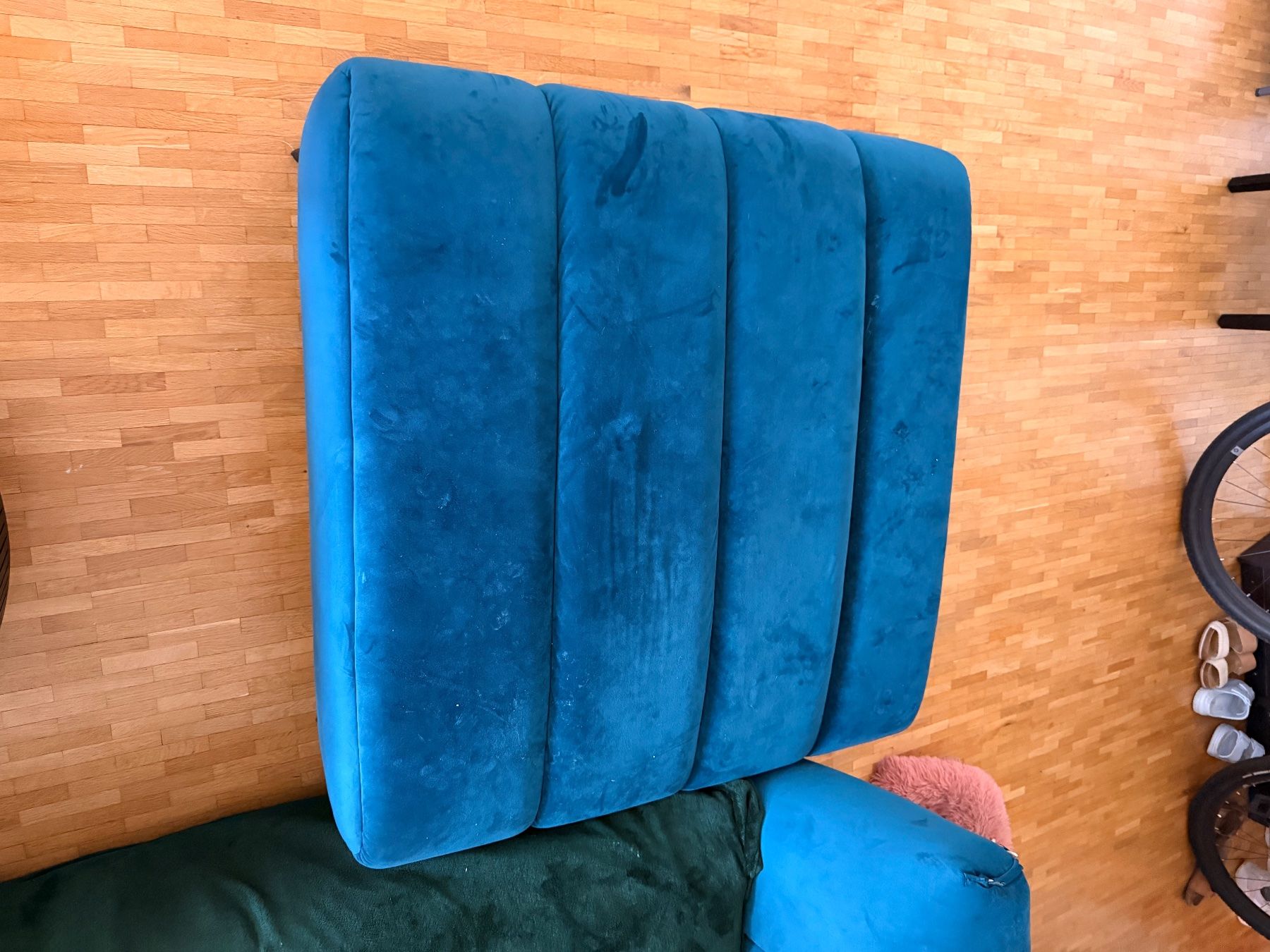 Hocker: Pouf bleu velour – Gebraucht aus Genève von baj_g7cm