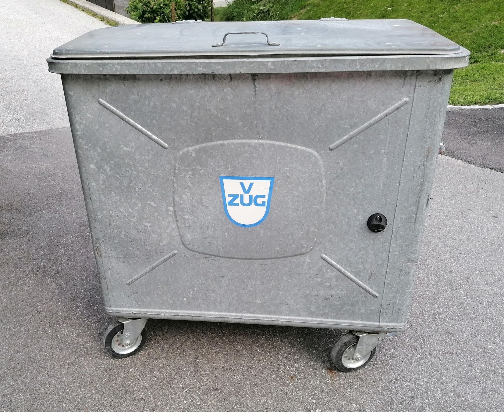 Korpus: Abfallcontainer – Gebraucht aus Saas-Balen von sim_2kbm