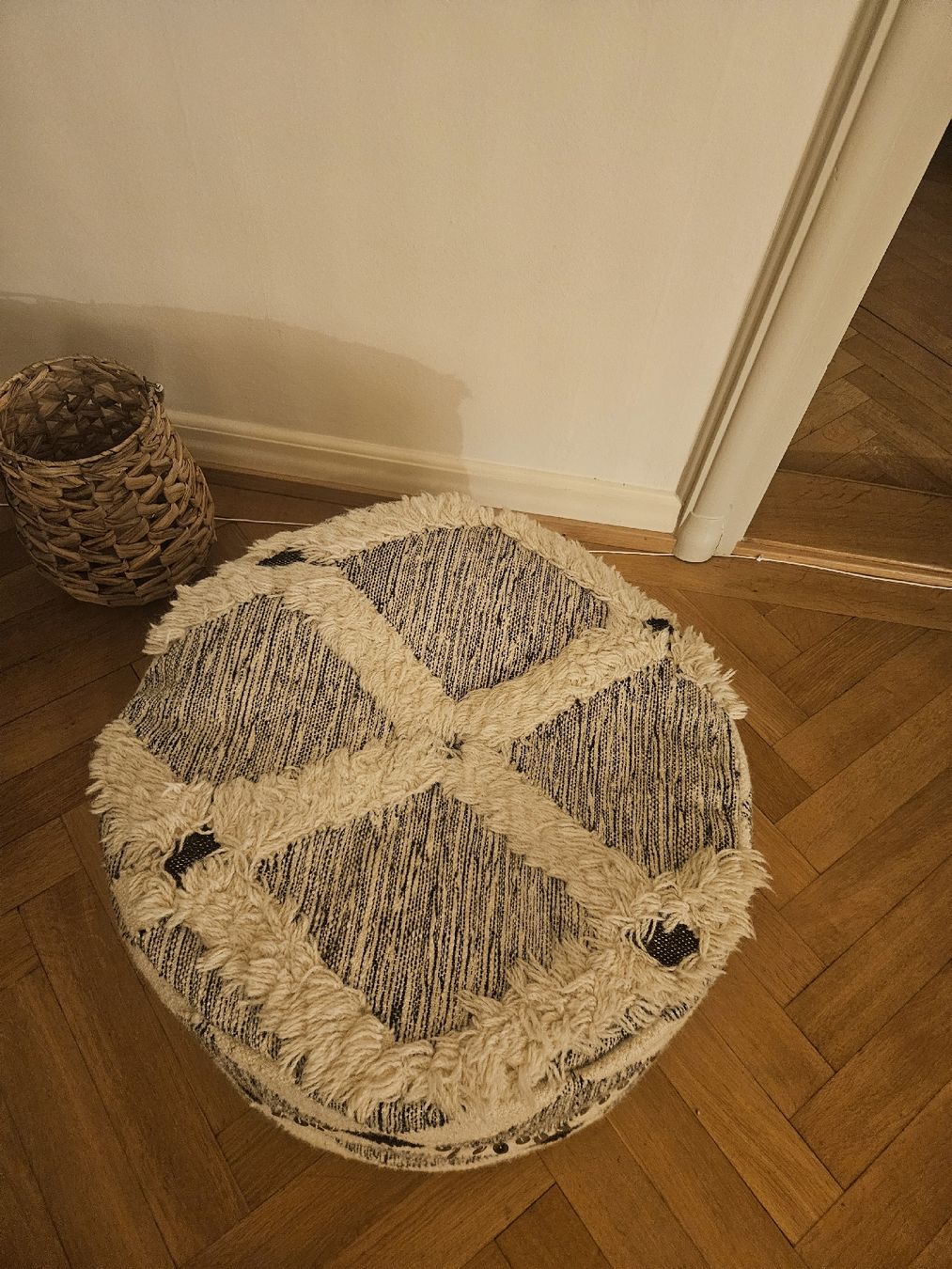 Hocker: Runder Hocker – Gebraucht aus Luzern von adriansen 1