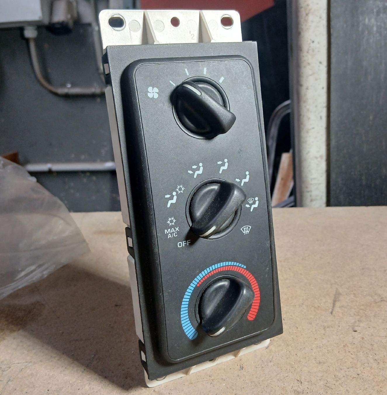 Dodge Toutes les pièces auto: Commande de ventilation Dodge Durango 1998-2003  – D'occasion à la heutte par Auto-stock