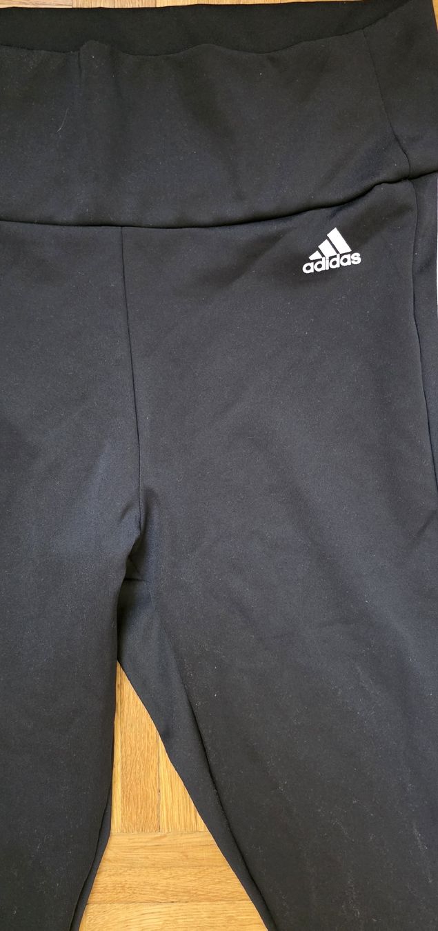 Adidas Pantaloni: pantalon 3/4  /Legging Noir Adidas Taille L – Usato da Yverdon-les-Bains venduto da van_dq65 3