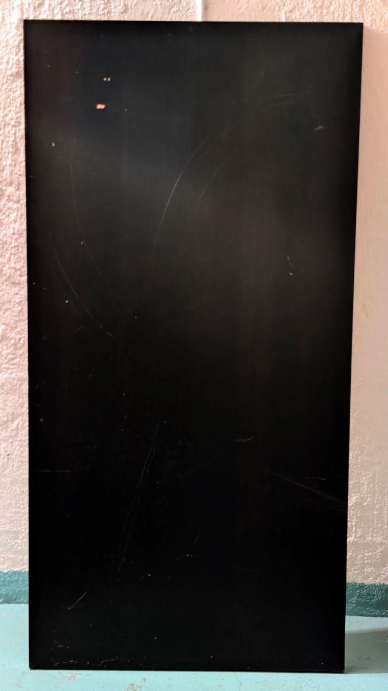 Ikea Tische: Alte schwarze Tischplatte mit 4 Metallbeinen – Gebraucht aus Zürich von yrtc