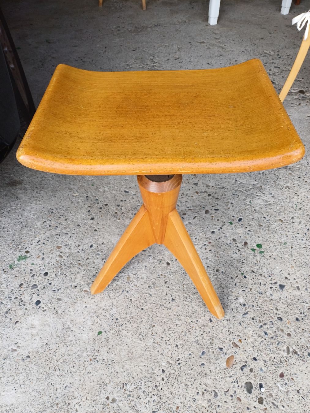 Hocker: Verstellbar Hocker- Klavierstuhl – Gebraucht aus Zuckenriet von Res.