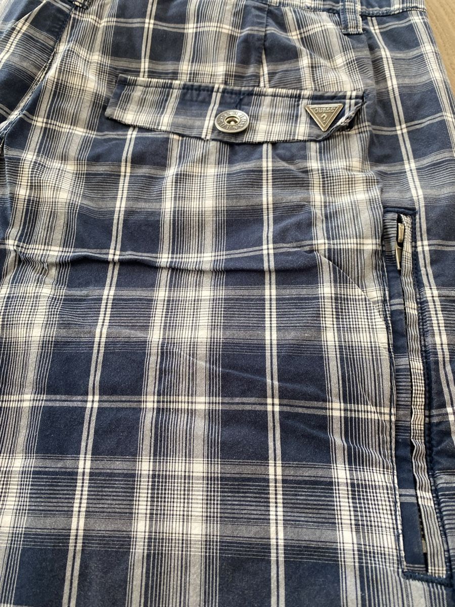 Guess Pantaloni: Guess Shorts Grösse 42 – Usato da Lachen/SZ venduto da Flower2 2