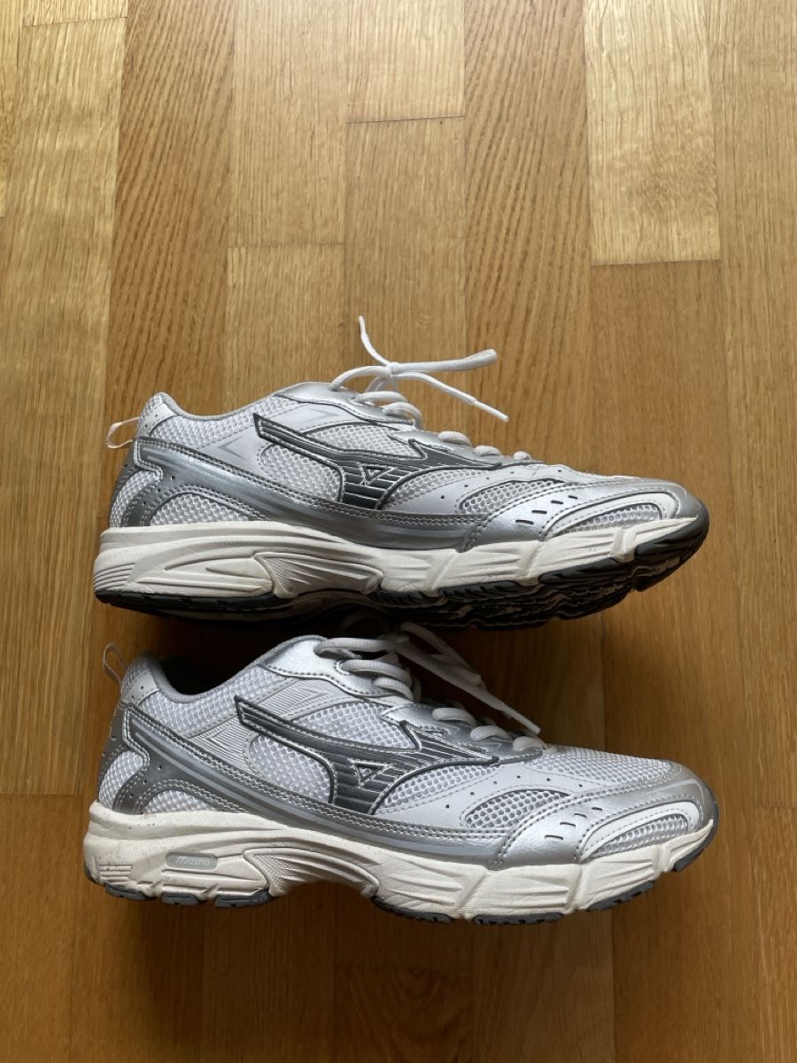 Mizuno Scarpe da uomo: Mizuno Sneaker – Nuovo (secondo la descrizione) da Bern venduto da eli_9rnl