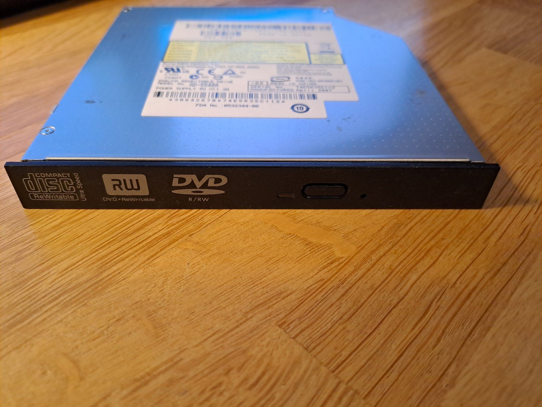 Tutti i DVDs: DVD/CD Rewritable Drive for computers – Usato da Rieden AG venduto da Werkstattlaedeli