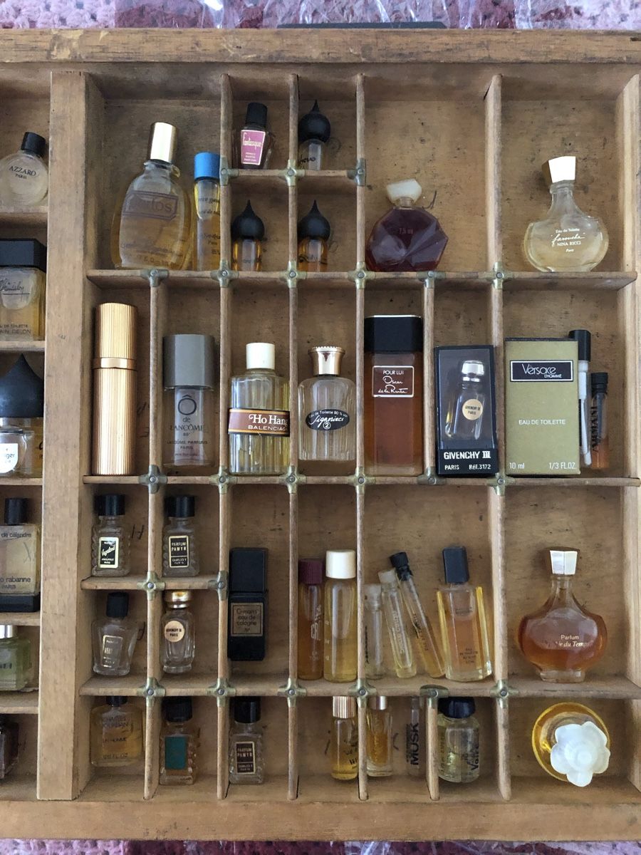 Vetrine: Alter Setzkasten mit Parfums – Usato da Kriens venduto da Ylsoer 2