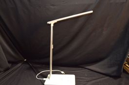 Moderne LED Schreibtischlampe dimmbar, USB, guter Zustand