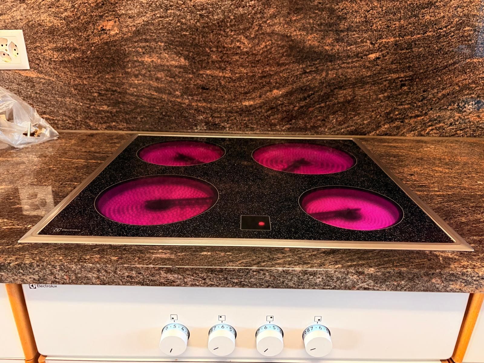Plateaux: Kochfeld von Electrolux – D'occasion à Rümlang par Lenzkirch017