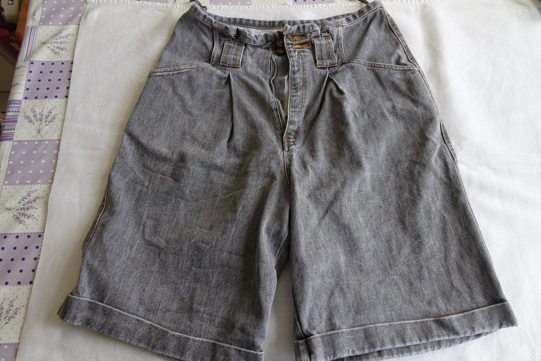 Hosen: Jeans Short, Bermuda grau meliert Gr 38 – Gebraucht aus Strengelbach von schmetterling20