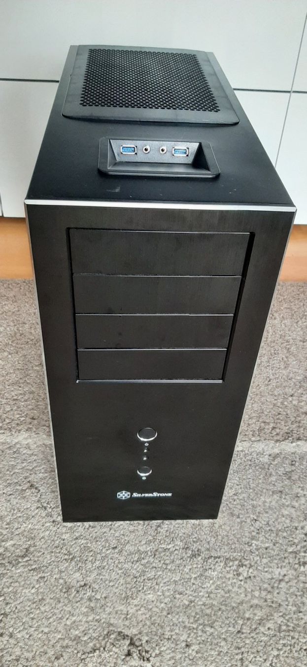 Custodie: SilverStone TJ04E Aluminium frontblende, Stahlgehäuse – Usato da Magden venduto da Gold-Adler 2