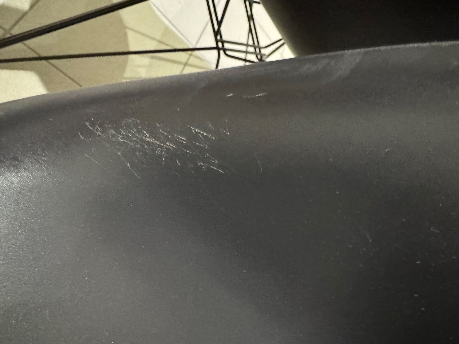 Vitra Stühle: 3x Vitra Eames Plastic Armchair DAR – Original – Anthrazit – Gebraucht aus Gross von isa_mv6h 8