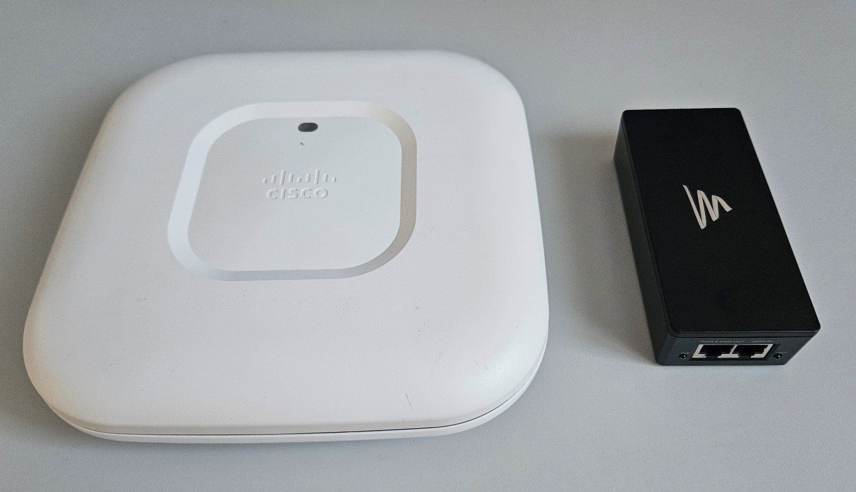 Cisco Modem & Router: Access Point Cisco AIR-CAP2702 Standalone & PoE Adapter – Usato da Thörigen venduto da Tanduro