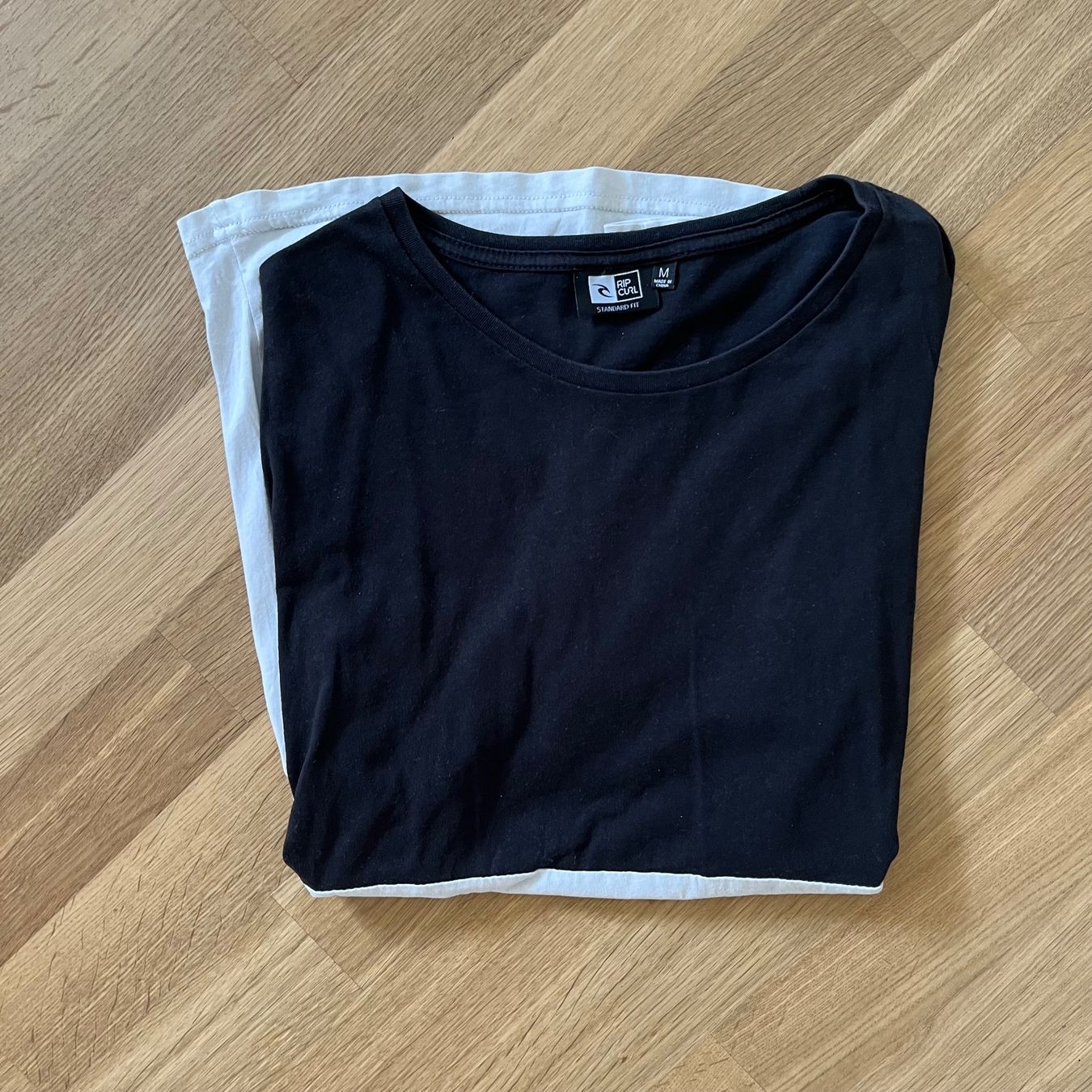 T-Shirts: T-Shirt, Rip Curl – Neu (gemäss Beschreibung) aus Zürich von art_b5qd