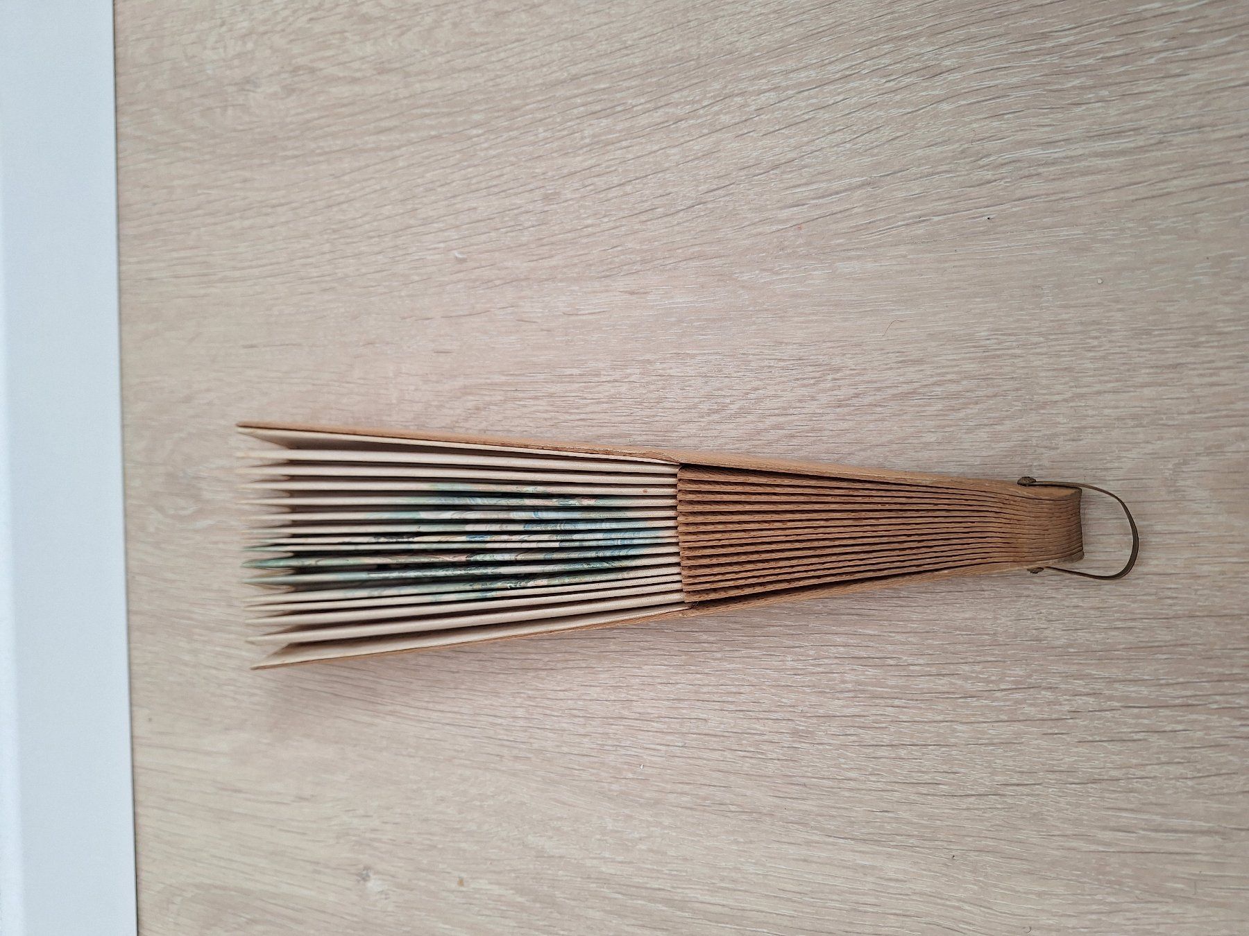 Tutte le decorazioni: Antiker Fächer mit romantischer Szene Stoff mit Holz – Usato da Granges VS venduto da dan_6bcm 9